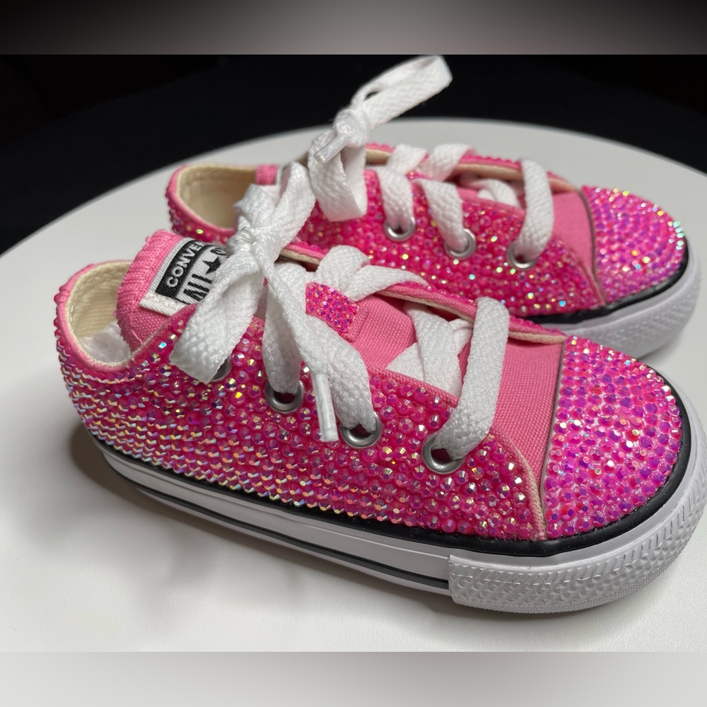 Pink Chuck Taylor size 6